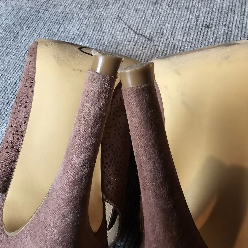 Lauren Conrad Pierced Faux Suede Leather Sandal Open Toed Heels Women's Size 8.5